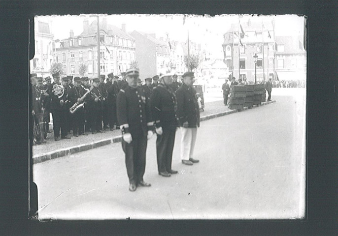 Cérémonie de remise de médaille à la fanfare des sapeurs-pompiers sur la Grand'Place