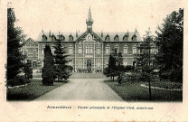 Façade principale de l'hôpital civil