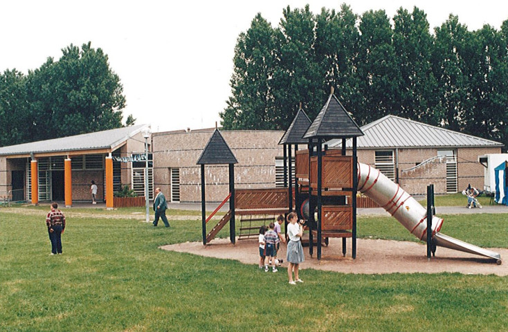 Terrain de jeux extérieur du centre social des quatre saisons