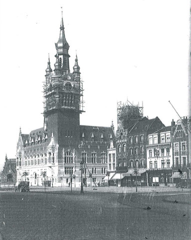 Construction de l'hôtel de ville