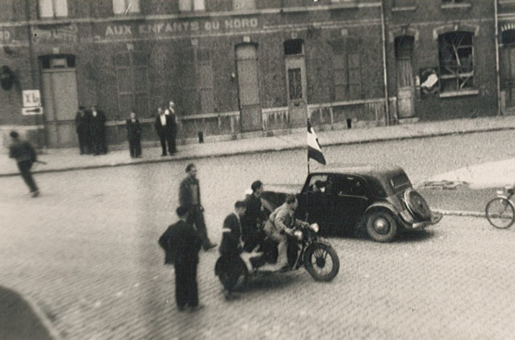 Résistants des Forces Françaises de l'Intérieur (FFI) rue du faubourg de Dunkerque