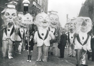 Cortège folklorique de grosses têtes (provenant du carnaval de Nice) pour la fête des Nieulles