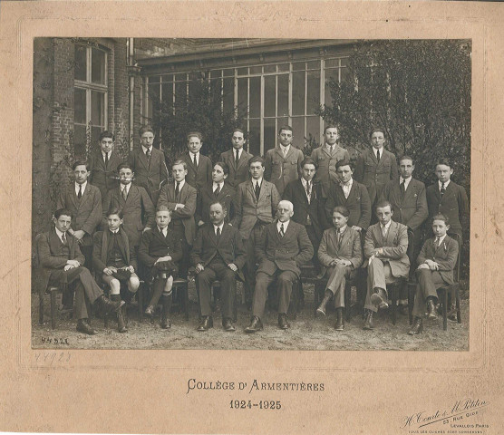 Photographie de classe des élèves du collège de garçons