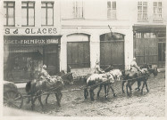 Convoi allemand tiré par des chevaux rue de Dunkerque