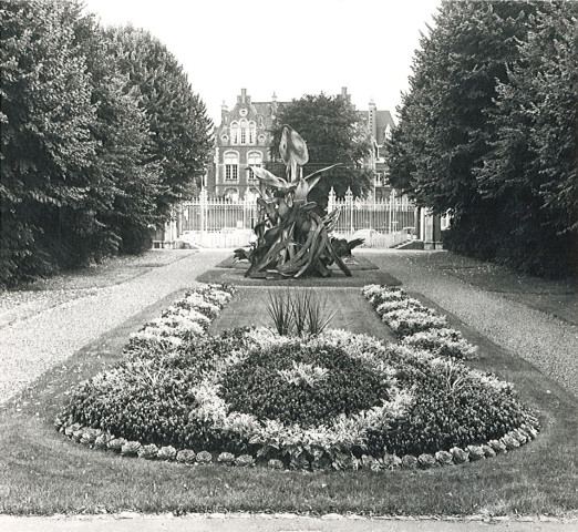 Parc à l'entrée de l'école nationale professionnelle