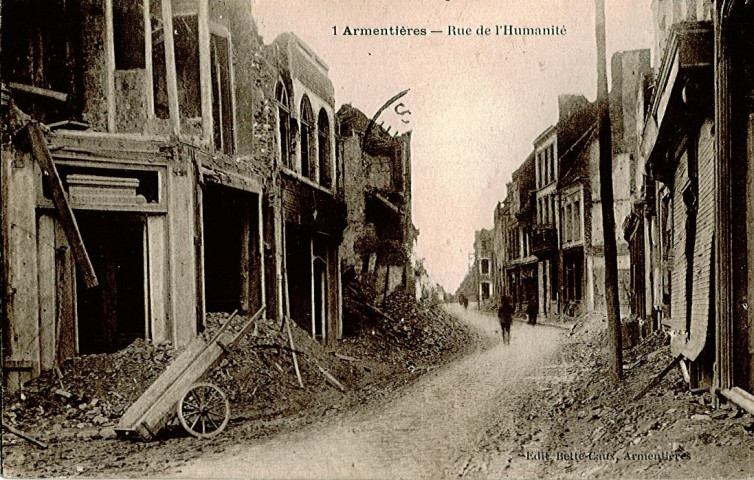 Rue de l'Humanité en ruines