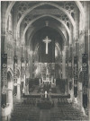 Intérieur de l'église Saint-Vaast avant une messe de funérailles