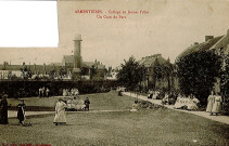 Groupe de jeunes filles dans un coin du parc du Collège de Jeunes Filles