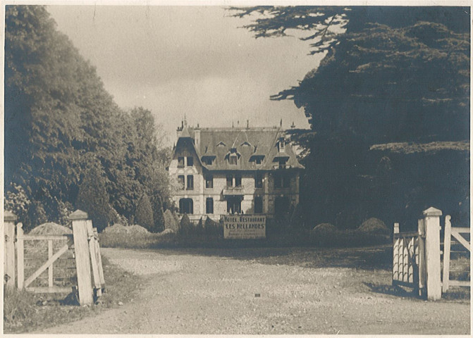 Façade du château des Hellandes lors de son acquisition par la ville