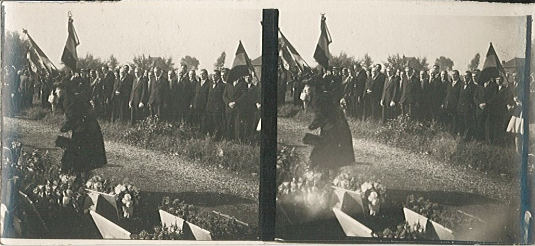 Cérémonie du souvenir [au carré militaire du cimetière communal]