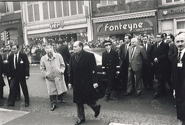 Arrivée de François Mitterrand place du Général de Gaulle