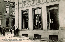 Coin de la maison Decourchelle-Debay saccagé, souvenir des grèves d'Armentières