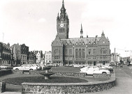 Hôtel de ville et place Saint-Vaast