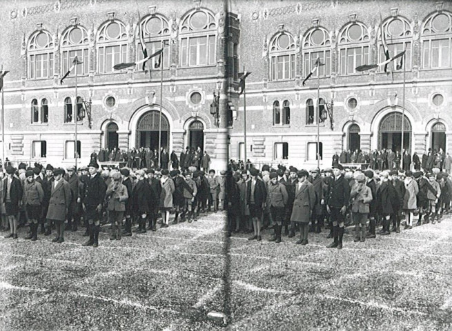 Groupe d'enfants sur la Grand'Place