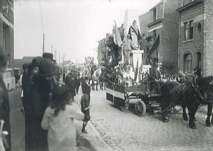 Cortège et char folklorique [pour carnaval]