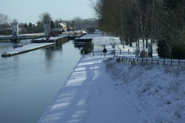 Berges de la Lys et écluse d'Houplines sous la neige