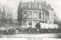 Convoi de coke par Albert Decraene, camionneur, rue du Faubourg de Lille