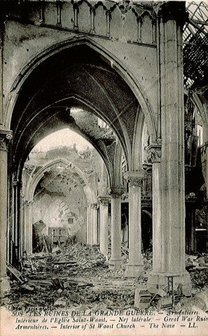 Intérieur de l'église Saint-Vaast en ruines