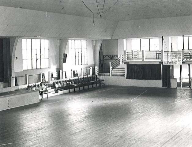 Plateau de sport dans la salle des fêtes