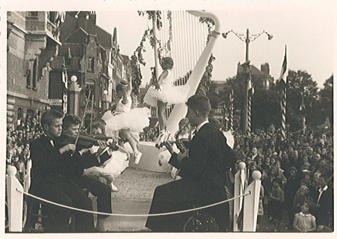 Char folklorique de la fête des Nieulles