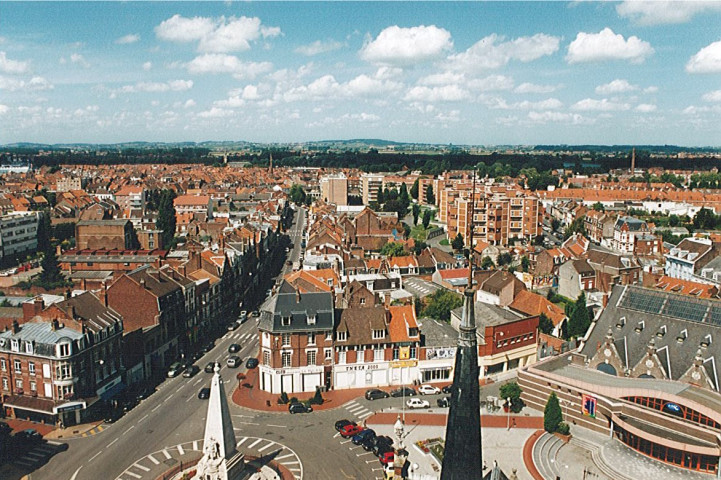 Vue aérienne du centre-ville et de la rue de Dunkerque