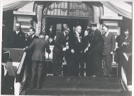 Vincent Auriol quittant la tribune d'honneur, visite officielle