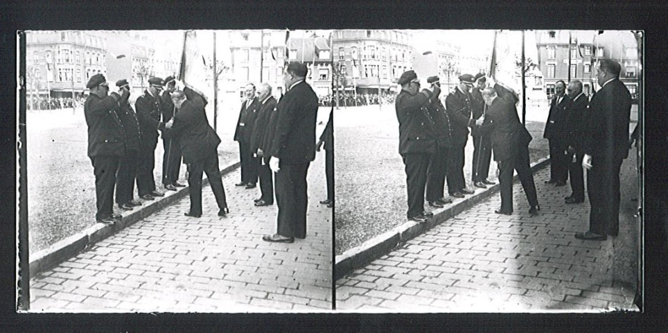 Cérémonie de remise de drapeau à une société musicale sur la Grand'Place