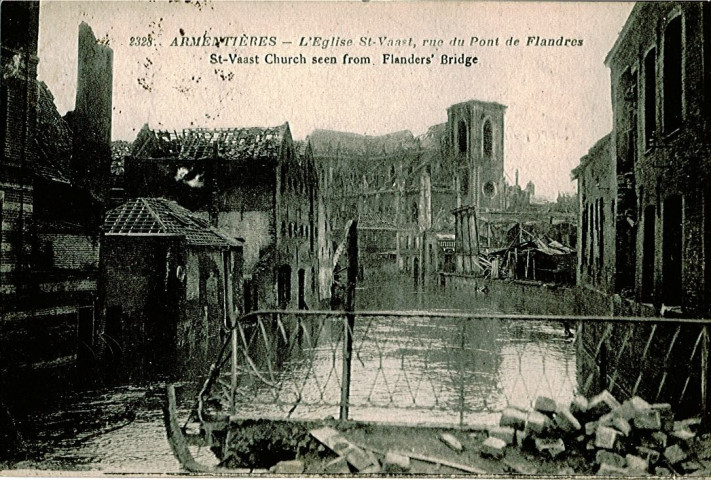 Église Saint-Vaast en ruines vue depuis le pont de Flandre