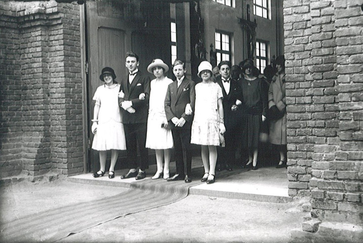 Sortie de mariage à l'église provisoire