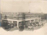 Quais de chargement de la brasserie malterie Motte-Cordonnier, attelages de chevaux et camions de livraison