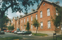 Vue de la façade arrière du centre hospitalier (CHA)
