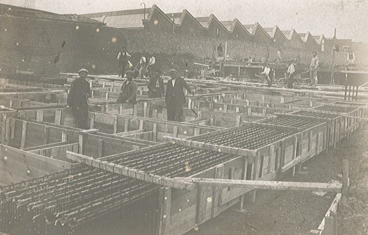 Construction du grand hall de la brasserie Motte-Cordonnier