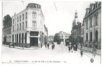 Rue Nationale et rue de Lille avec vue sur le « café du Nord », la pharmacie universelle et la maison de commerce Pouchain