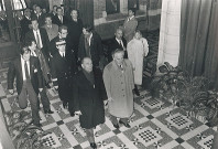 Entrée de François Mitterrand dans l'hôtel de ville