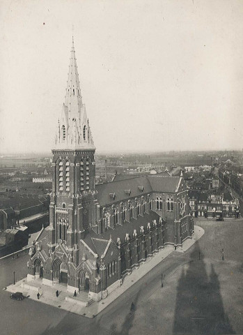 Place et église Saint-Vaast