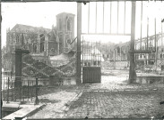 Halles et église Saint-Vaast en ruines