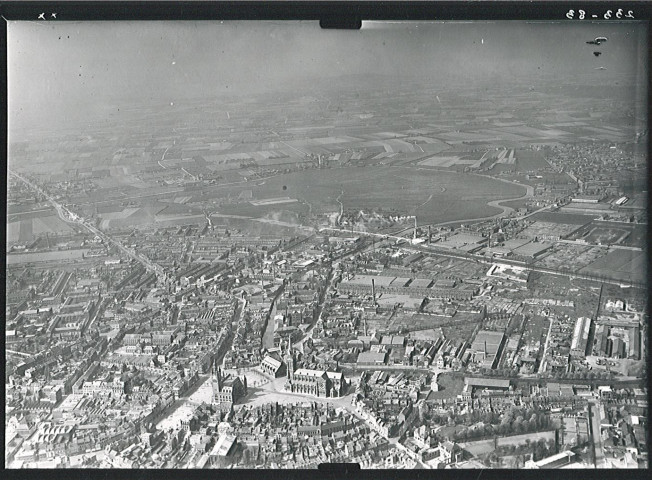 Vue aérienne de la place d'Armentières, des Prés du Hem, du Bizet