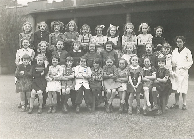 Photographie de classe des élèves de l'école primaire Jules Ferry