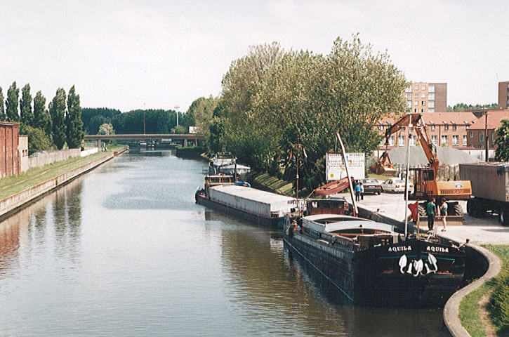 Aménagement des berges et chemin de halage au canal de la dérivation